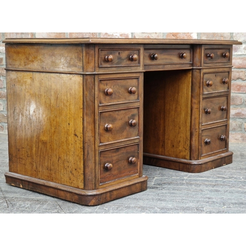 1002 - Victorian mahogany twin pedestal desk fitted with an arrangement of nine drawers, the top with inset... 