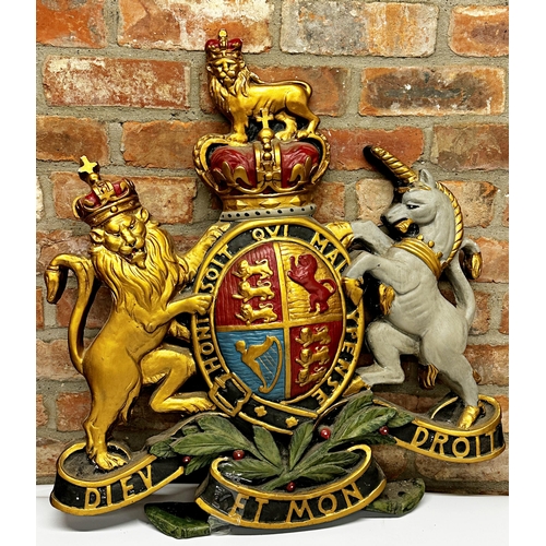 121 - Cold cast resin royal crest with painted finish, 76 x 67cm