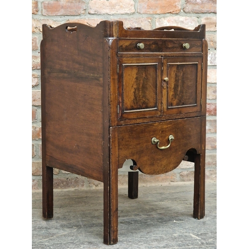 1026 - Georgian mahogany tray top commode with two cupboard doors and single drawer above a pull out base, ... 