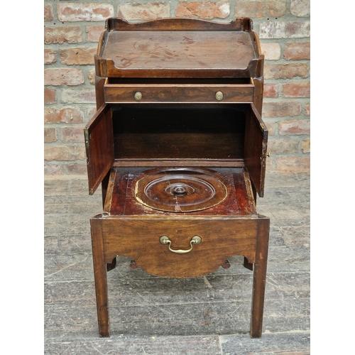 1026 - Georgian mahogany tray top commode with two cupboard doors and single drawer above a pull out base, ... 