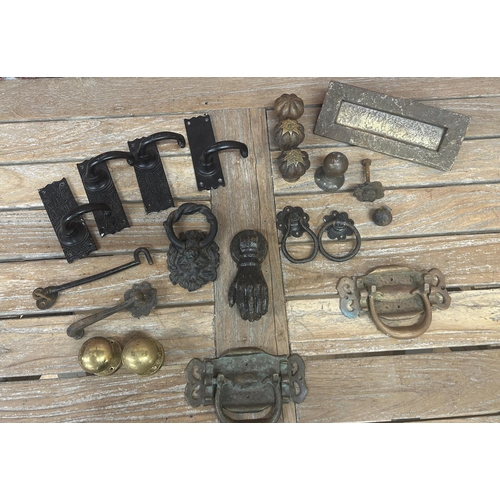 29 - Quantity of antique and vintage door furniture