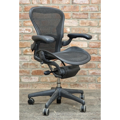 1013 - Herman Miller 'Aeron' office chair