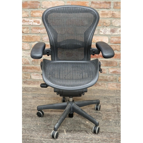 1013 - Herman Miller 'Aeron' office chair