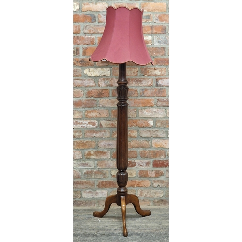 1078 - Victorian mahogany standard lamp with turned baluster column, H 171cm