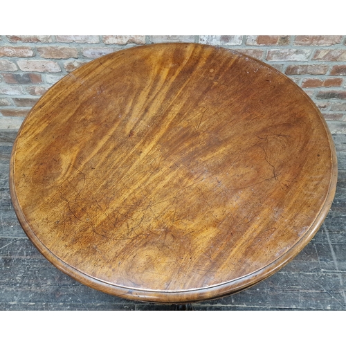 1087 - 19th century mahogany loo table with lions paw feet, H 72cm x W 116cm