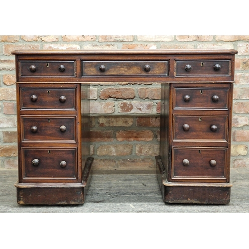 1088 - Victorian mahogany pedestal desk fitted with an arrangement of nine drawers and leather inset top, H... 