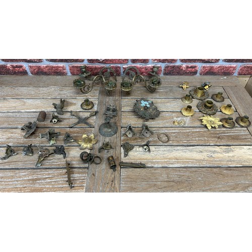 141 - Assortment of Victorian brass light sconces and wall fittings (two boxes)