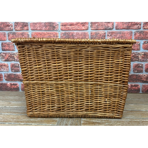 1173 - Mixed assortment of wicker picnic hampers and baskets (5)