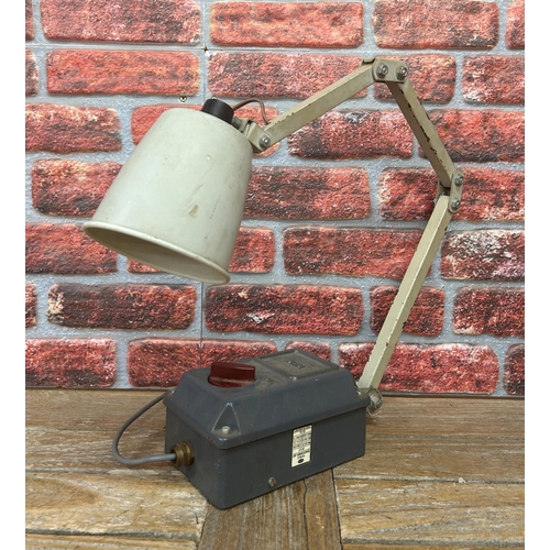 1397 - Memlite industrial workshop machinist lamp