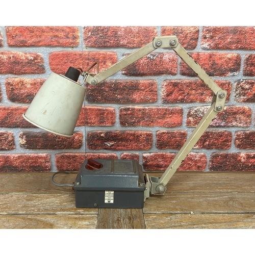 1397 - Memlite industrial workshop machinist lamp