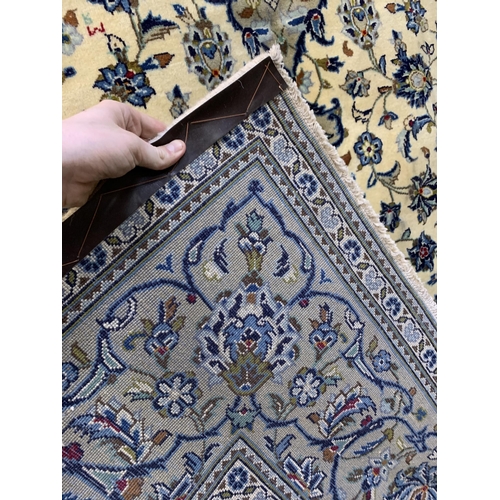 1607 - Central Persian Kashan carpet, 295cm x 198cm