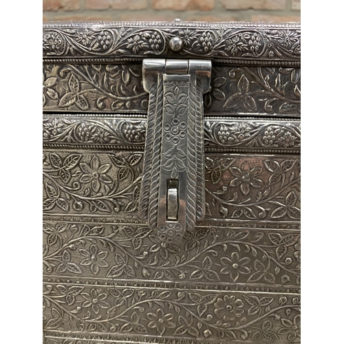 189 - 19th Century rare Rajasthan Indian Solid Silver treasure chest/casket, massive rectangular form with... 