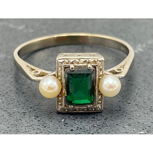 134 - Early 20th century 18ct white gold emerald and pearl dress ring, size T, 4g