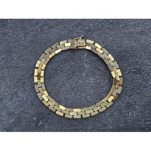 66 - 9ct brick link bracelet, 19cm long, 8.9g