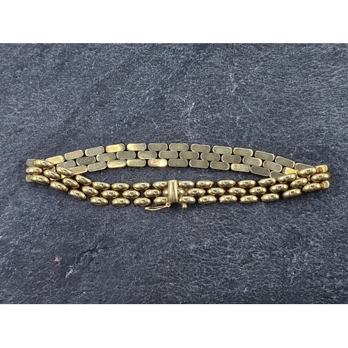 66 - 9ct brick link bracelet, 19cm long, 8.9g