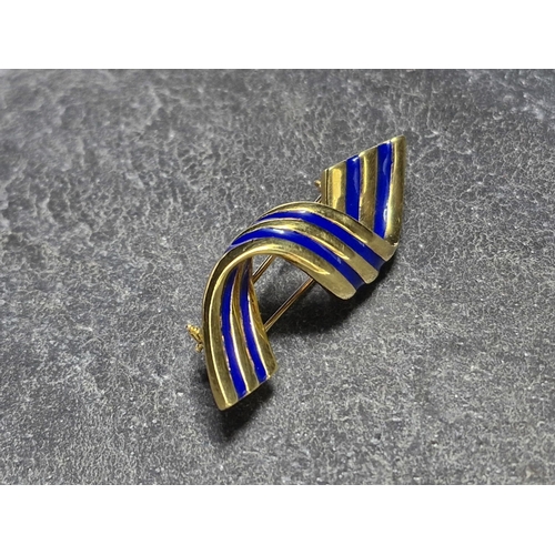 75 - In the manner of Tiffany - Exceptional quality 18k and enamel bow brooch, 6cm long, 17.6g