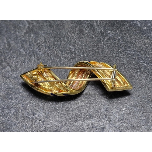 75 - In the manner of Tiffany - Exceptional quality 18k and enamel bow brooch, 6cm long, 17.6g