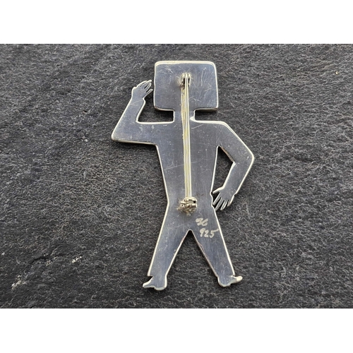 85 - American silver novelty brooch, in the form of a standing figure with a television for a head, 6.2cm... 