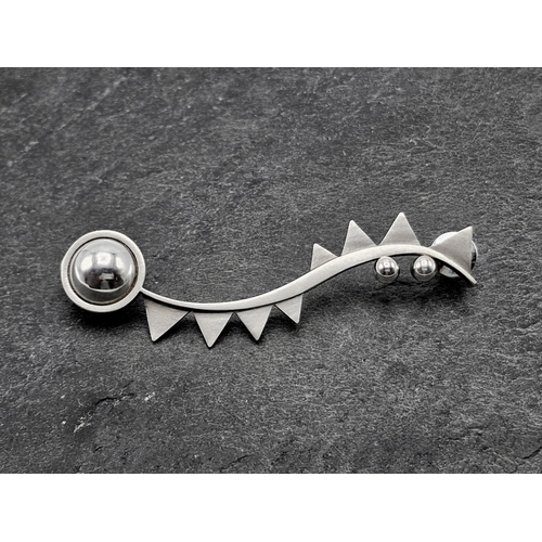 86 - American silver mid century brooch of atomic form, 9.5cm long, 14.7g