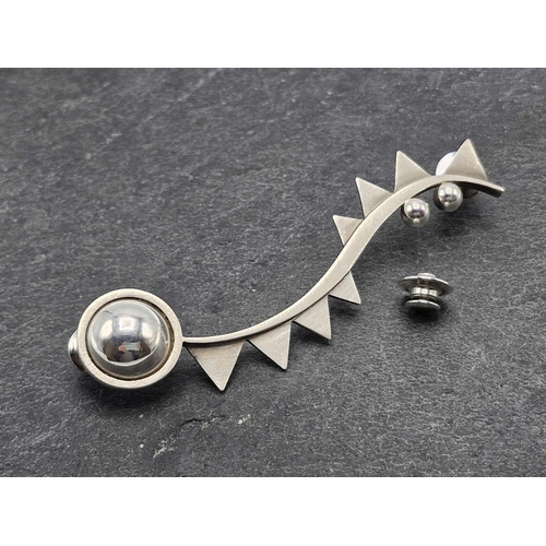 86 - American silver mid century brooch of atomic form, 9.5cm long, 14.7g