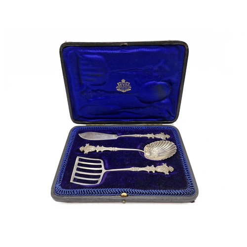 175 - Cased three piece silver Breakfast serving suite, comprising butter knife, caddy spoon and sardine s... 