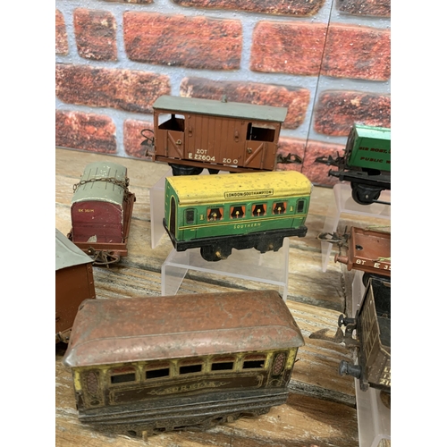 597 - Quantity of vintage Hornby 'O' gauge tin plate train wagons with additional trailers and signal post