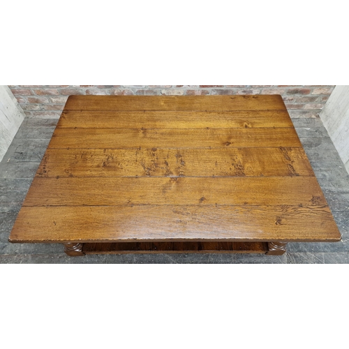 1252 - Large good quality contemporary oak coffee table with planked top, H 47cm x W 180cm x D 128cm