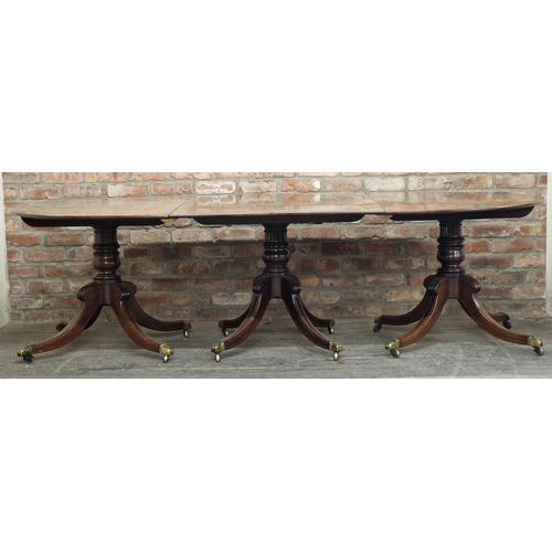 1289 - Good quality 19th century mahogany and satinwood inlaid three pillar dining table, raised on quadrup... 