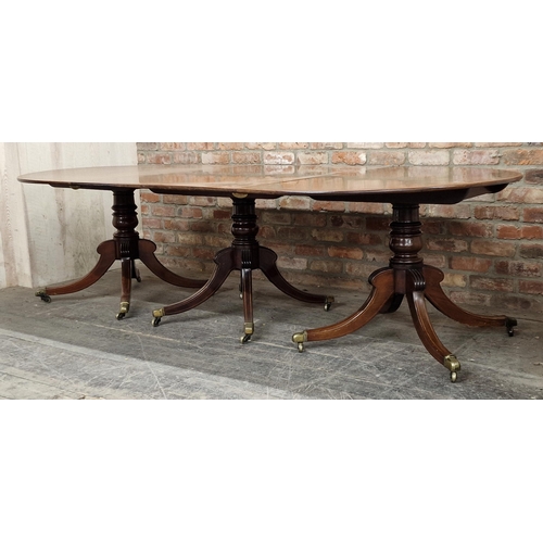 1289 - Good quality 19th century mahogany and satinwood inlaid three pillar dining table, raised on quadrup... 