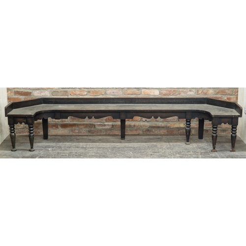 1318 - Antique country house curved bench / window seat, raised on turned supports, H 55cm x W 277cm x D 64... 