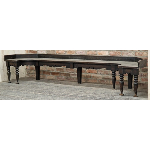 1318 - Antique country house curved bench / window seat, raised on turned supports, H 55cm x W 277cm x D 64... 