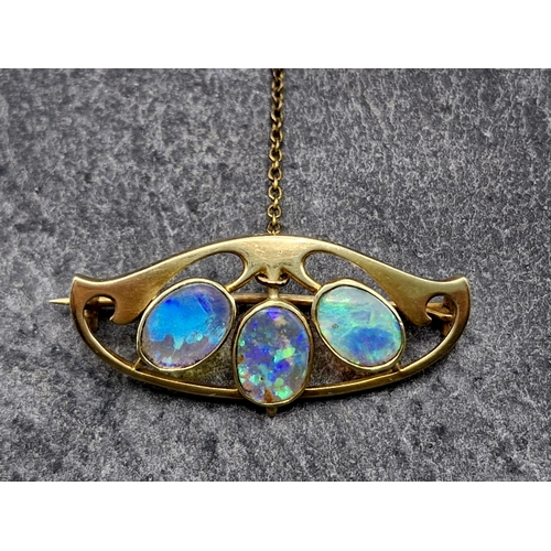 103 - Art Nouveau 15ct and opal brooch by Murrle Bennett, 1.6 x 3.2cm, 4.6g