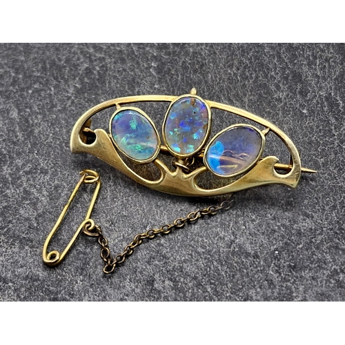 103 - Art Nouveau 15ct and opal brooch by Murrle Bennett, 1.6 x 3.2cm, 4.6g