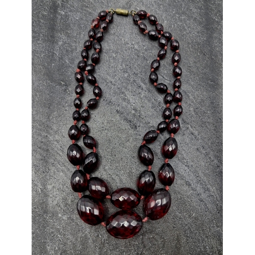 110 - Vintage faceted cherry amber Bakelite graduated bead necklace, 46cm long