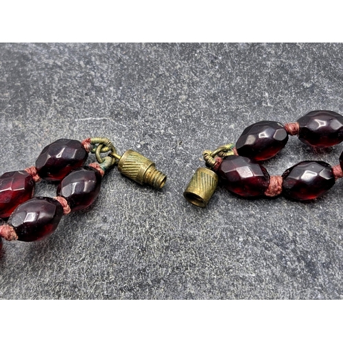 110 - Vintage faceted cherry amber Bakelite graduated bead necklace, 46cm long