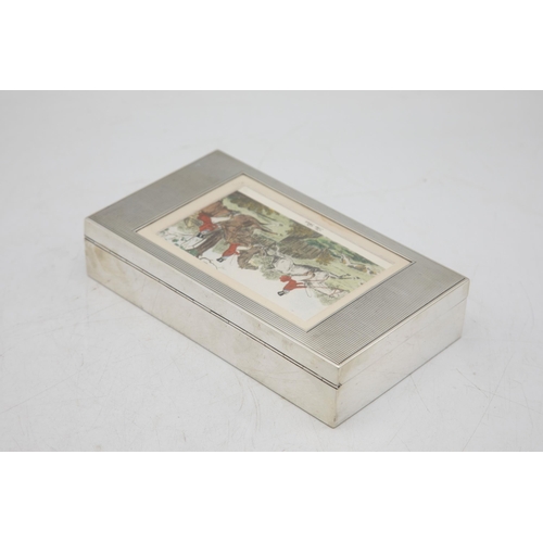 205 - Hunting Interest - silver cigarette box, the lid fitted with an engraving of riders on horseback, ti... 