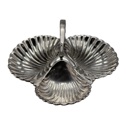 172 - Mappin & Webb silver scallop shell sweetmeat dish, Sheffield 1930, 23cm wide, 9.5oz approx