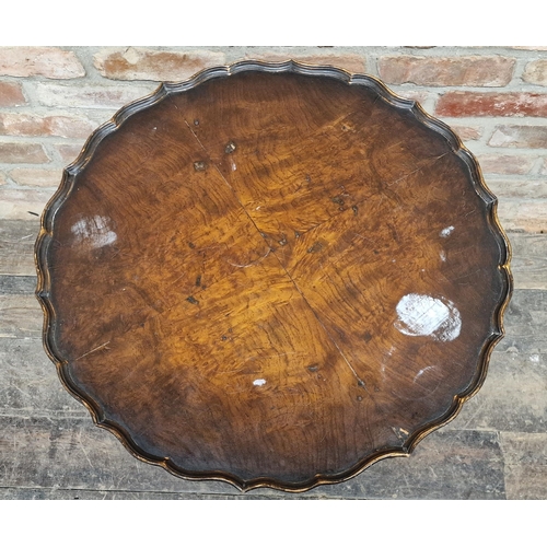 1364 - Victorian walnut tripod table with circular pie crust top, raised on claw and ball feet, H 64cm x 60... 