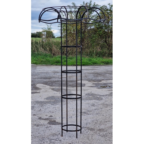 1087 - Vintage painted iron garden trellis, H 206cm x W 105cm