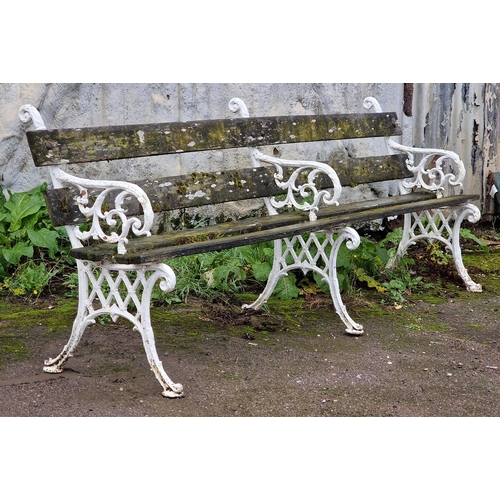 1122 - Good quality Victorian cast iron garden bench, slatted seat and back with scrollwork detail, H 83cm ... 