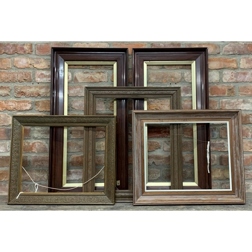 1522 - Quantity of brown wood picture frames, largest 95cm x 48cm (5)