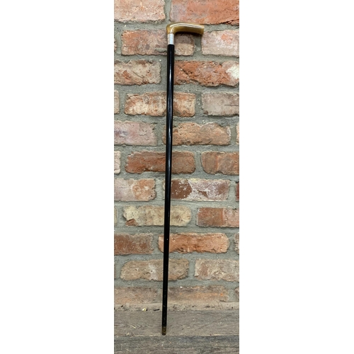 602 - Good quality horn handled ebony walking cane/stick, with silver collar inscribed 'Blaenanerch 1919',... 