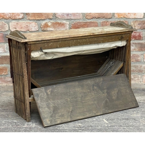 1241 - First World War period Officers 'Cabinetta' folding campaign bed by W & S, Wales, wood and canvas co... 