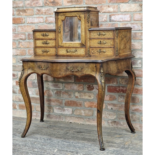 1372 - Good quality 19th century French walnut writing desk with satinwood marquetry inlay, fitted with an ... 