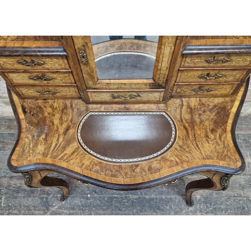 1372 - Good quality 19th century French walnut writing desk with satinwood marquetry inlay, fitted with an ... 