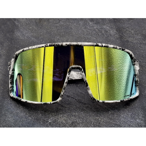 294 - Quantity of men's Oakley sunglasses with additional case