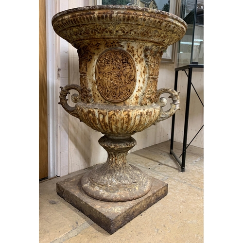 1135 - Large good quality Victorian cast iron Campana urn with twin scrolled handles and flared rim, H 82cm... 