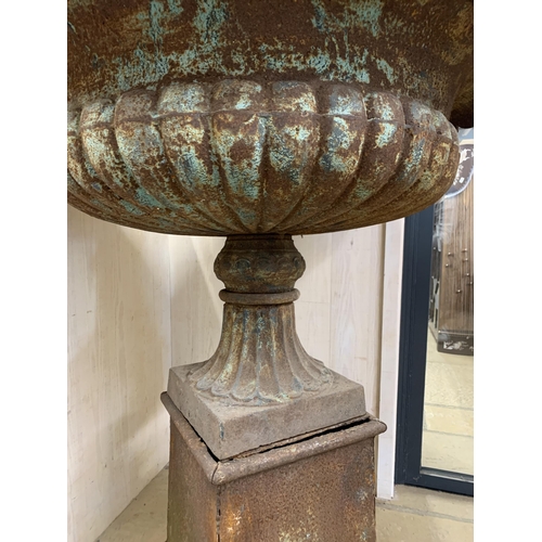 1137 - Large good cast iron garden urn on pedestal with flared egg and dart rim, lobed bowl and fluted socl... 