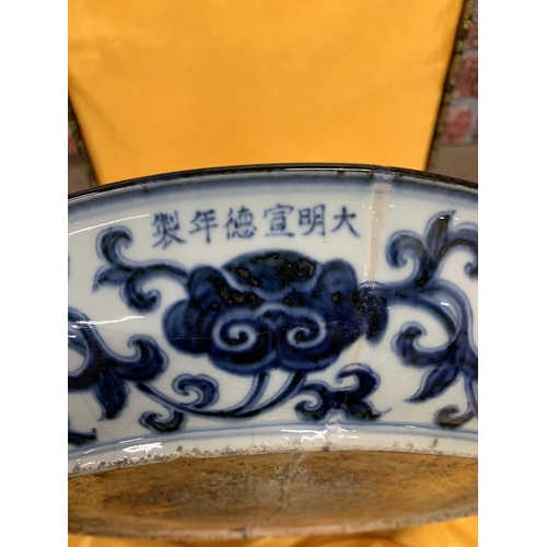 421 - Chinese export blue and white Kraak style crackle glaze porcelain charger, decorated with birds on b... 