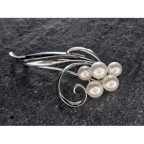 58 - Collection of silver and pearl jewellery - stylised ring and brooch, with mother of pearl - two styl... 